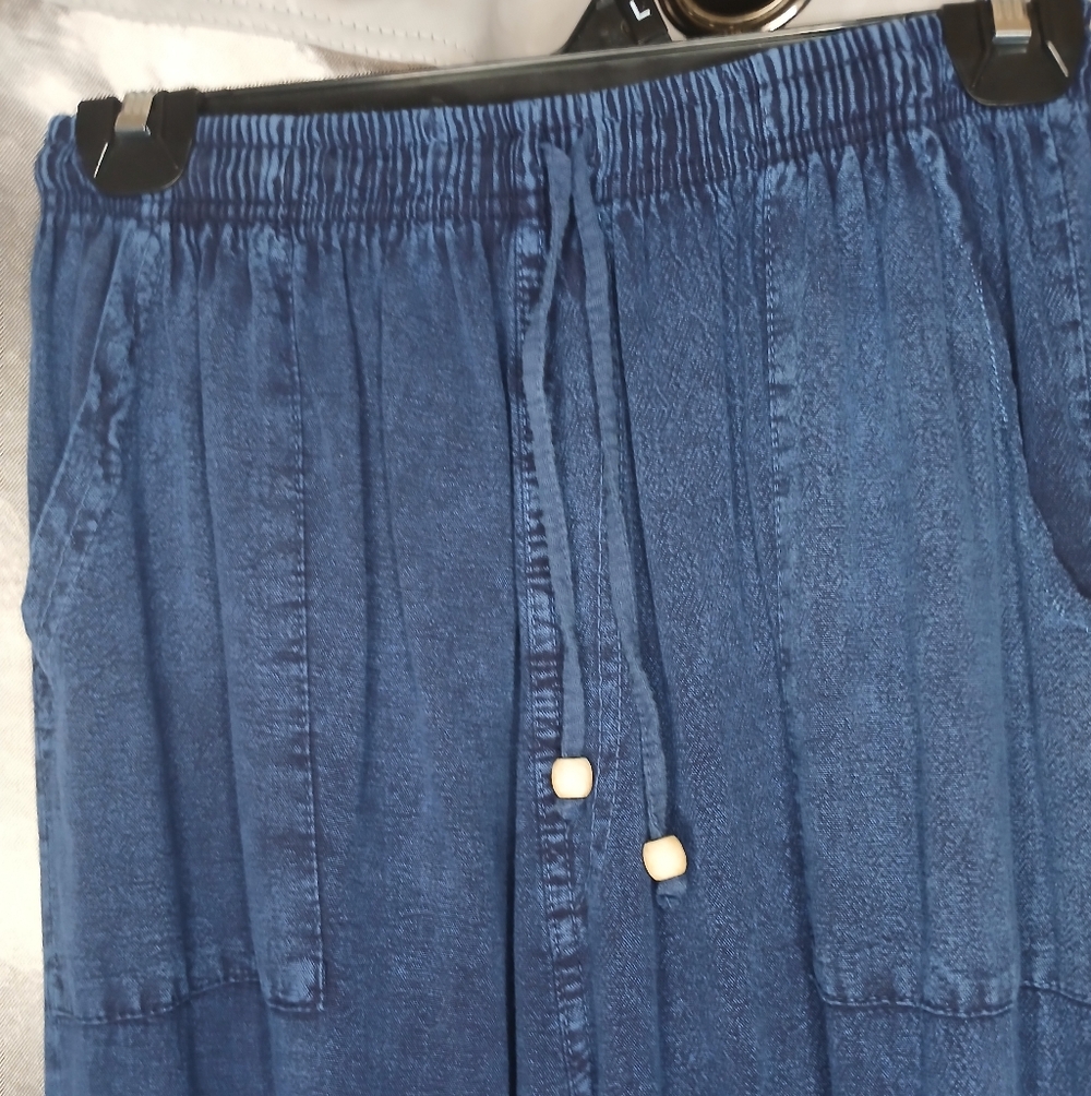 Women's Blue Jogger Capris - Picture 4 of 8